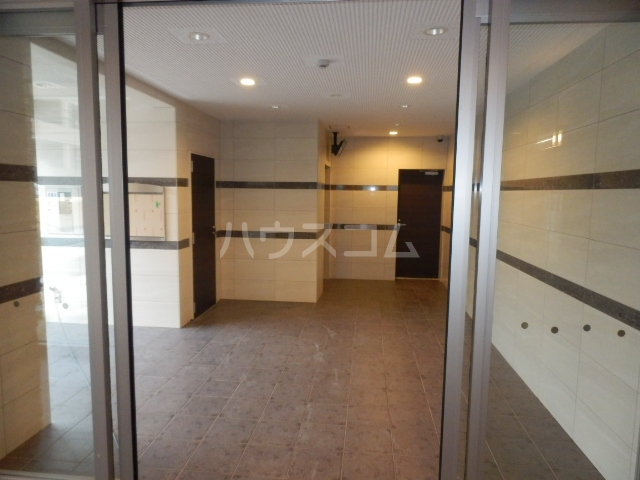 18/26 エントランス