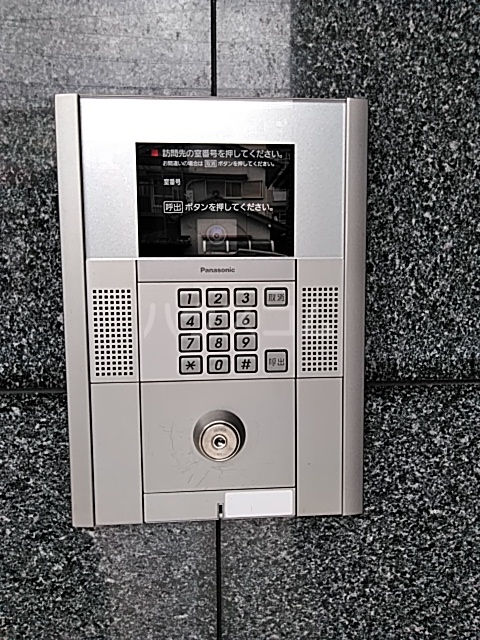 24/30 エントランス