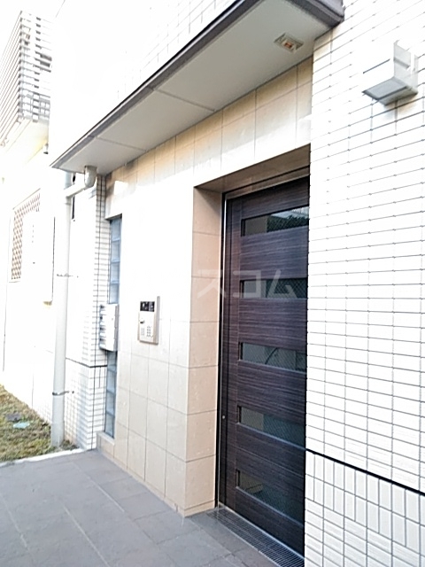 25/30 エントランス