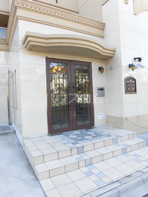 25/30 エントランス