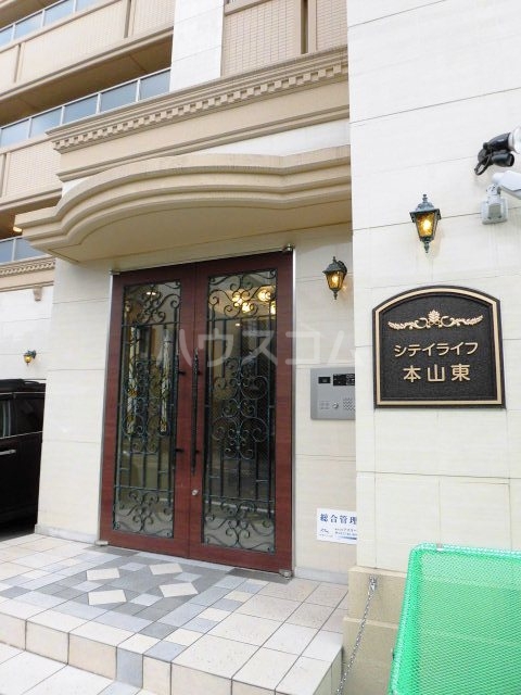 23/30 エントランス