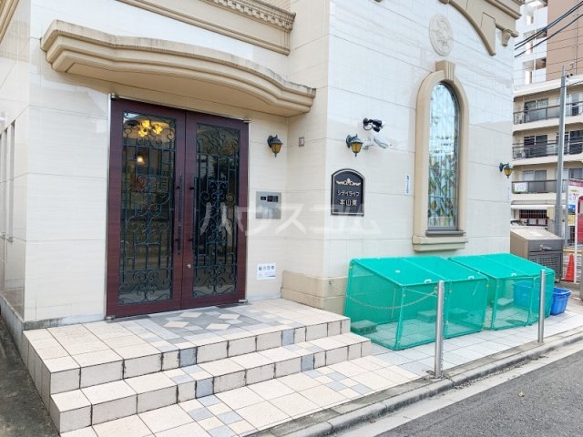 20/30 エントランス