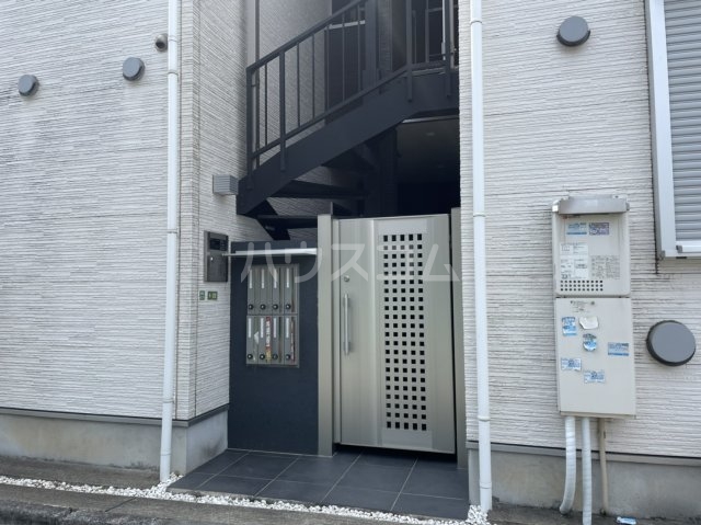 28/30 エントランス