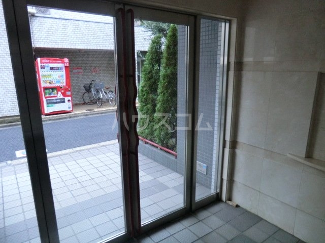 16/26 エントランス