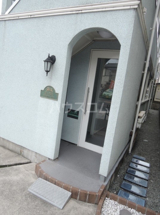 17/27 エントランス