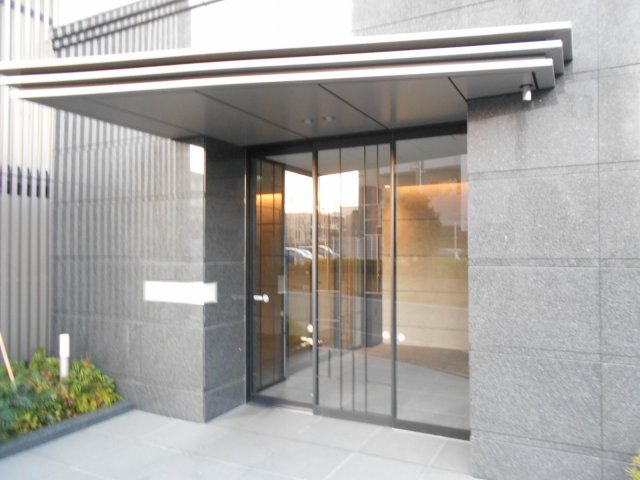 28/30 エントランス