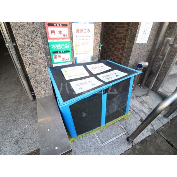 18/28 エントランス