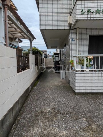 24/30 エントランス