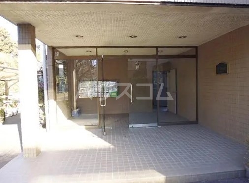 21/30 エントランス