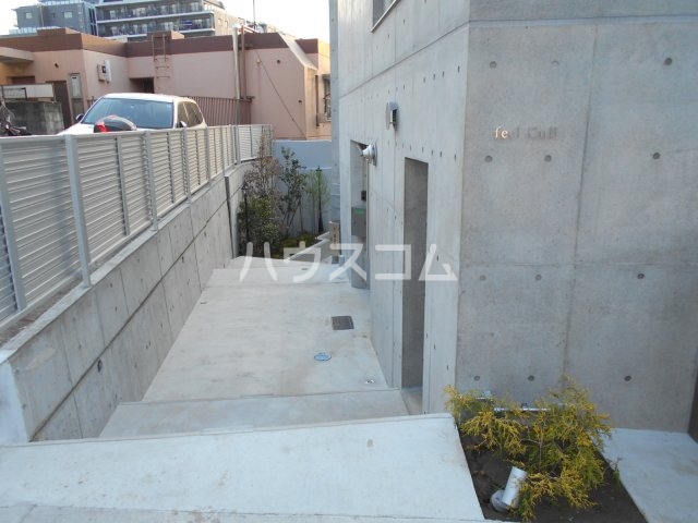 18/28 エントランス