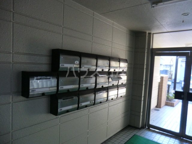 18/28 エントランス