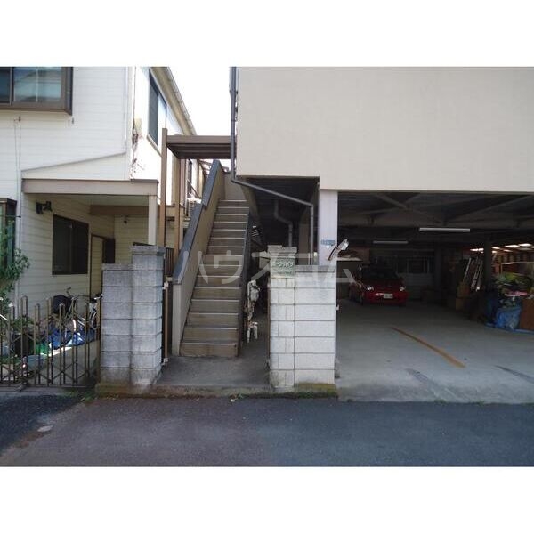 15/23 エントランス