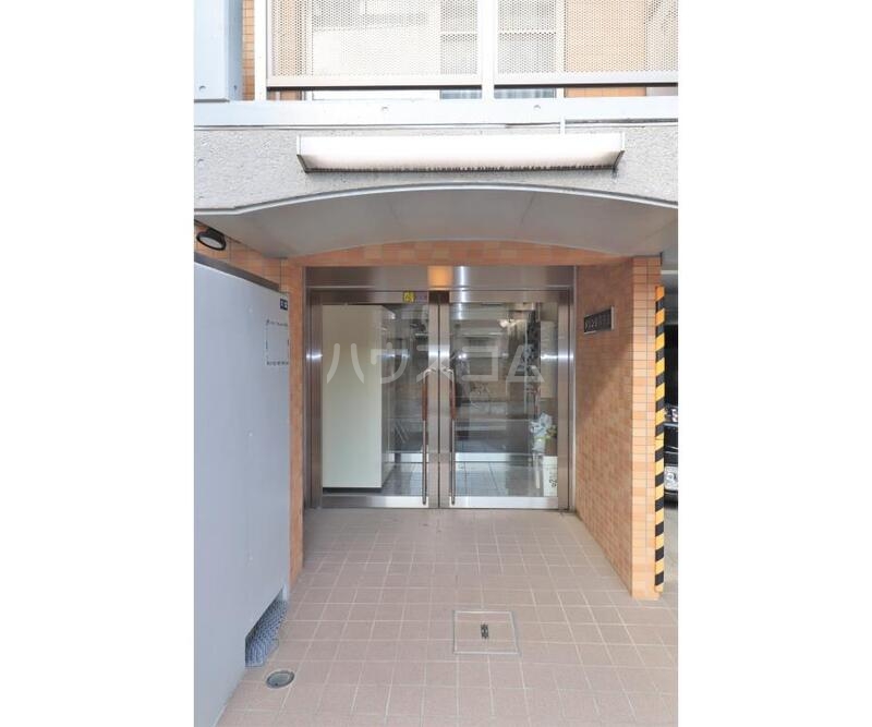 19/30 エントランス