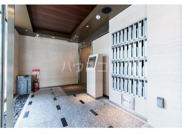 16/19 エントランス