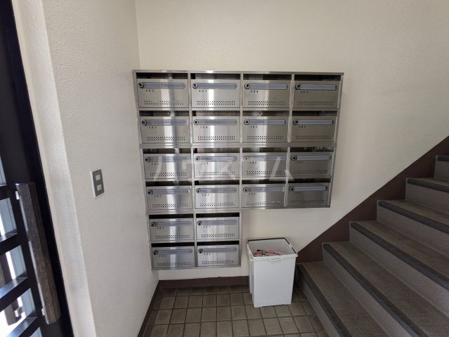 18/19 エントランス