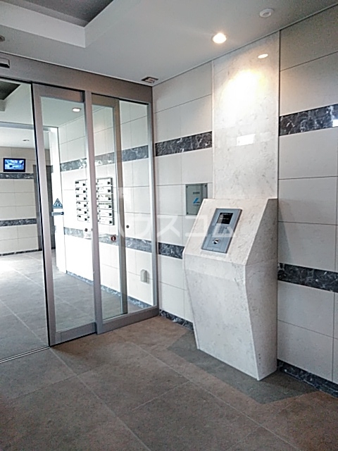 24/30 エントランス