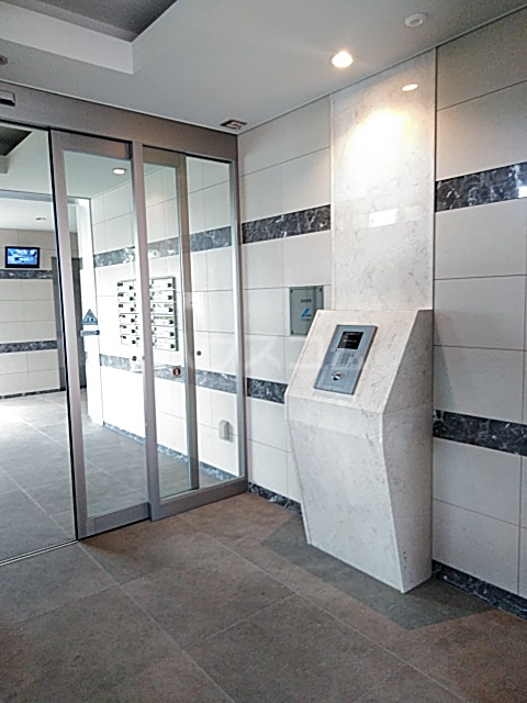 26/30 エントランス