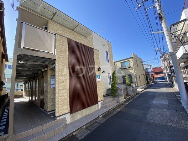 20/23 エントランス