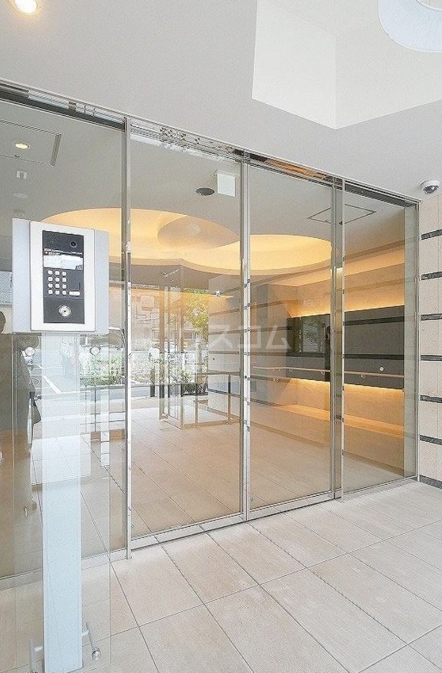 16/26 エントランス