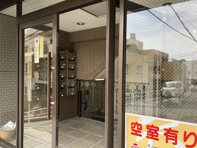 24/30 エントランス