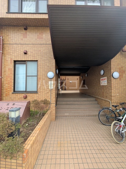 29/30 エントランス