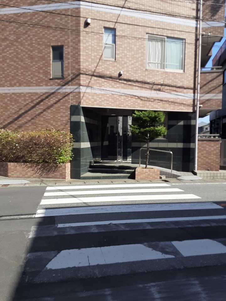 21/27 エントランス