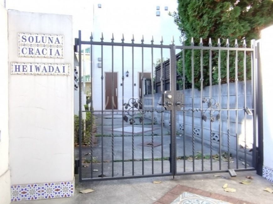 13/14 エントランス