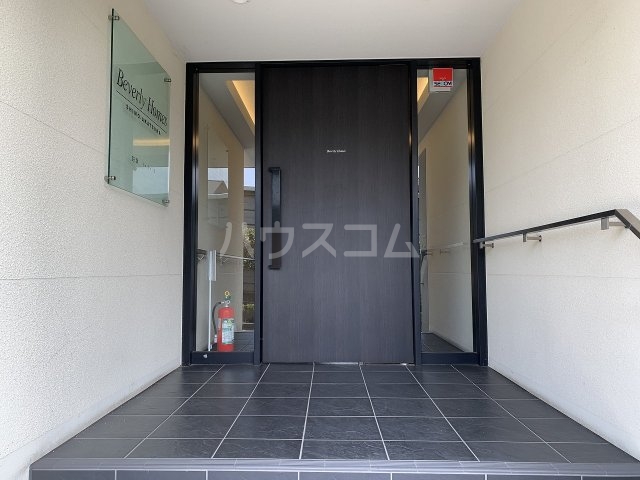 23/30 エントランス