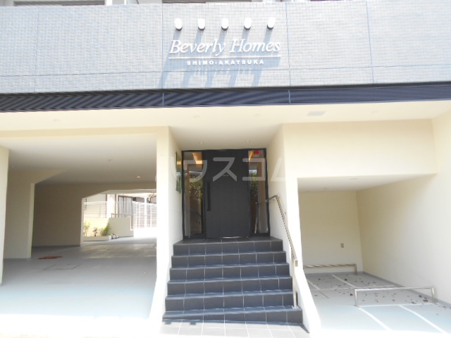 23/30 エントランス