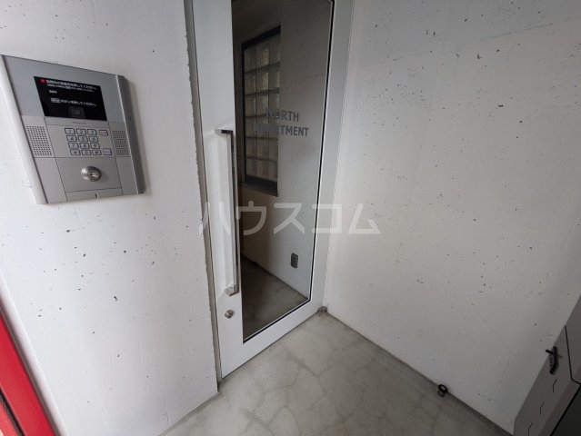 21/30 エントランス