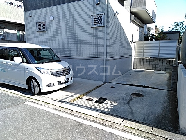 22/28 駐車場