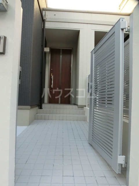 20/26 エントランス