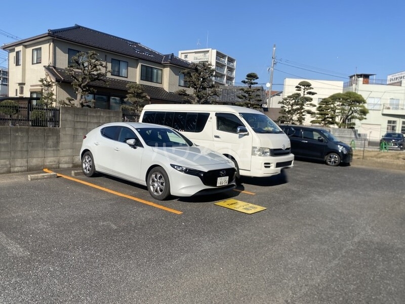13/22 駐車場