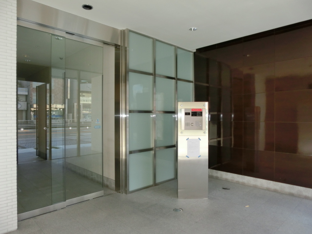 22/27 エントランス