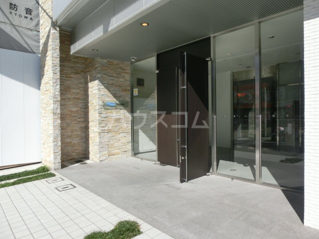 22/27 エントランス