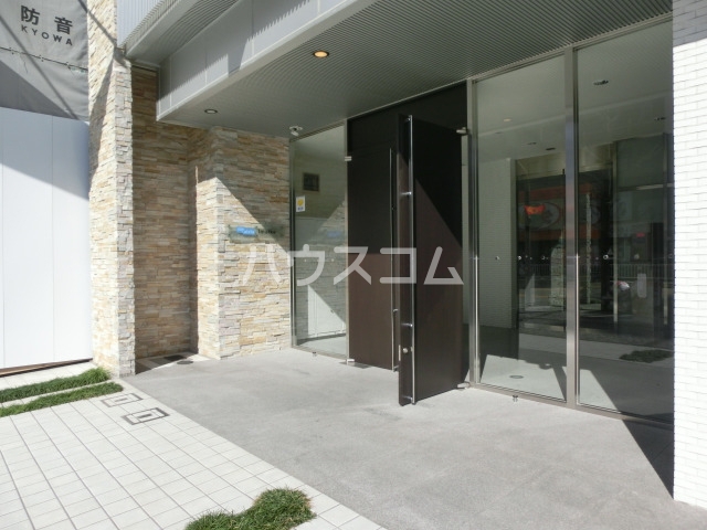 22/27 エントランス