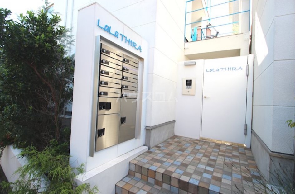 18/21 エントランス