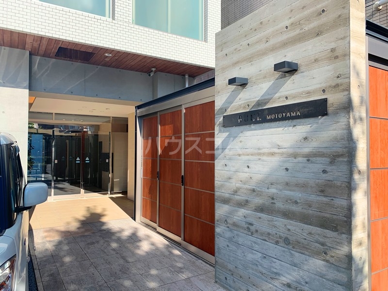 24/30 エントランス