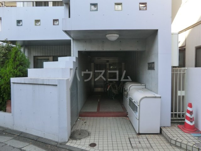 28/30 エントランス