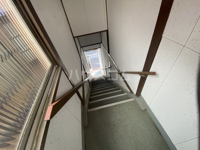 23/24 エントランス