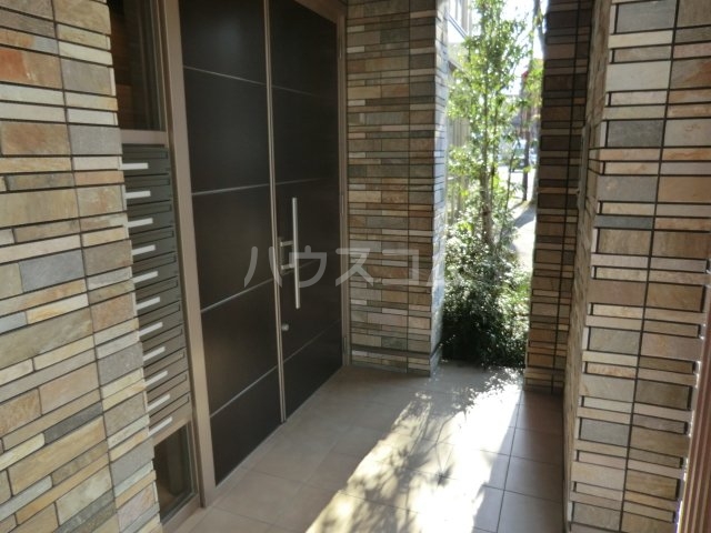 24/27 エントランス
