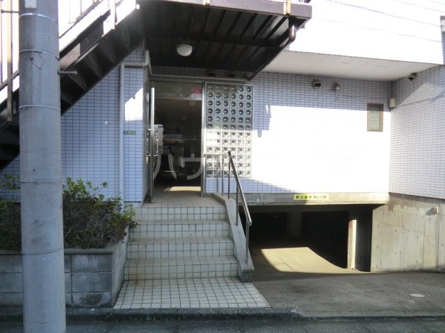 16/26 エントランス