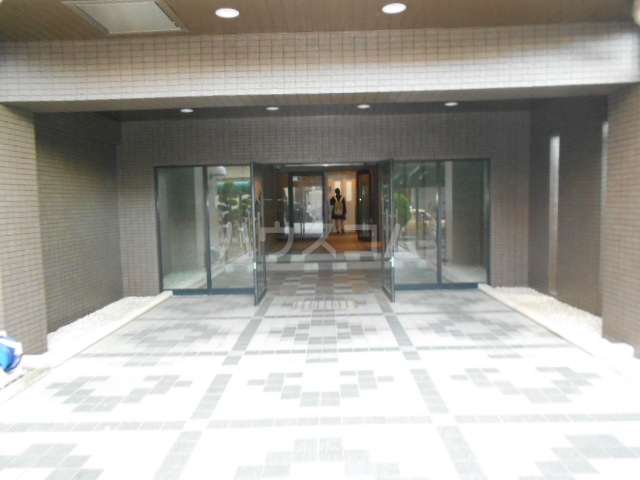 20/30 エントランス