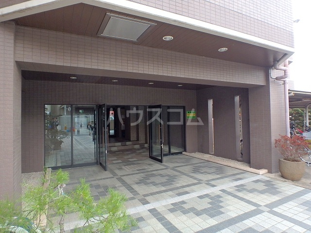 21/30 エントランス