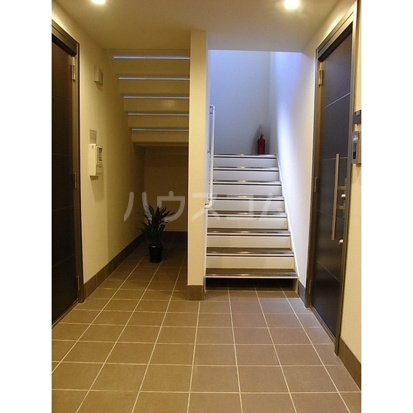 14/14 エントランス