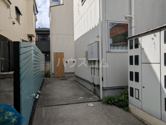 28/30 エントランス