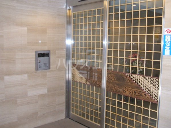 19/27 エントランス