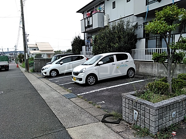 23/26 駐車場