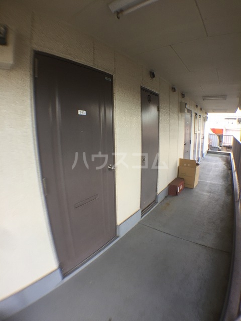 13/25 玄関
