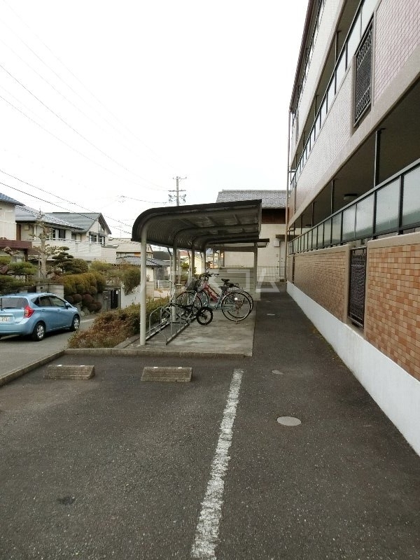 22/28 駐車場
